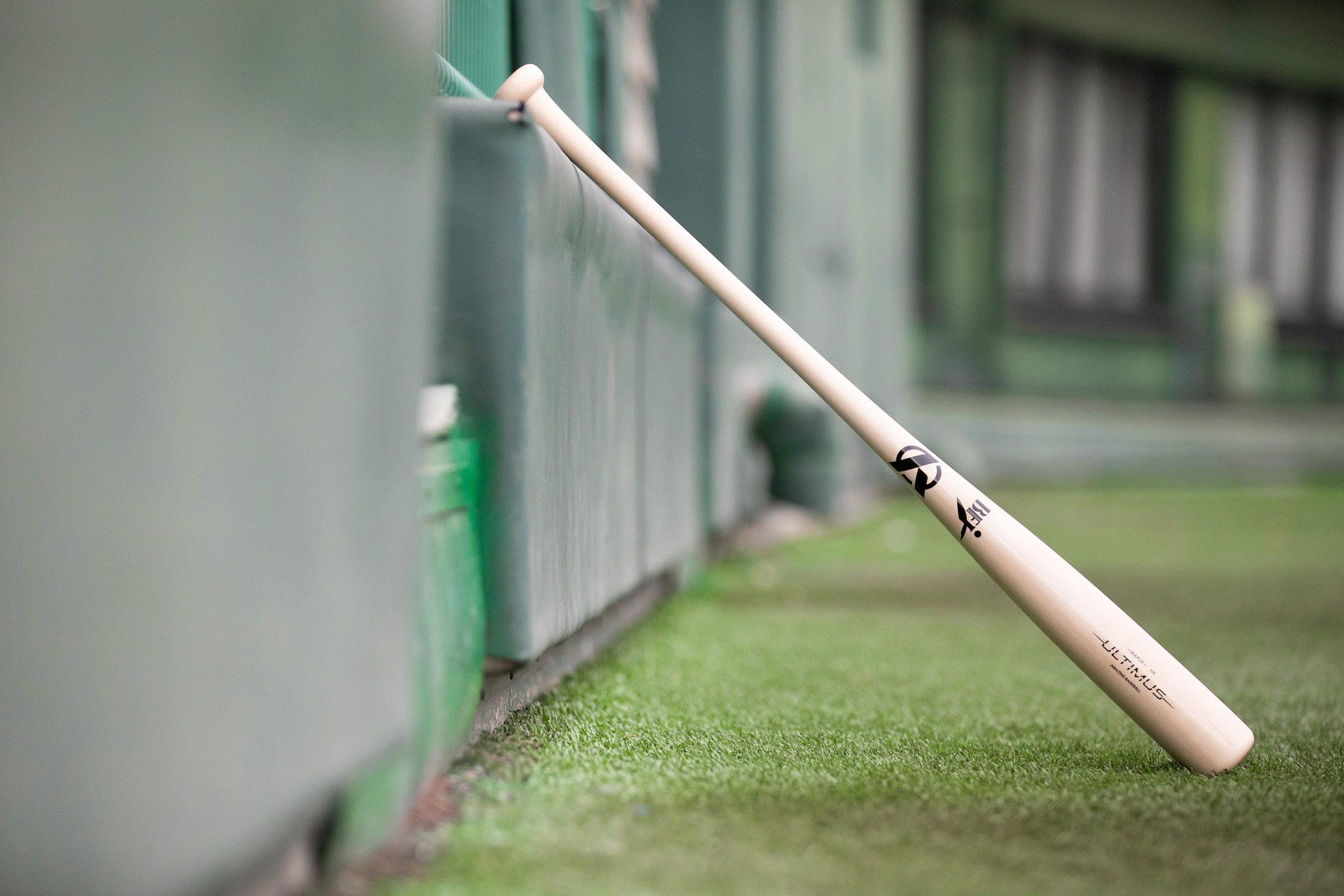 ULTIMUS 硬式木製メイプルバット