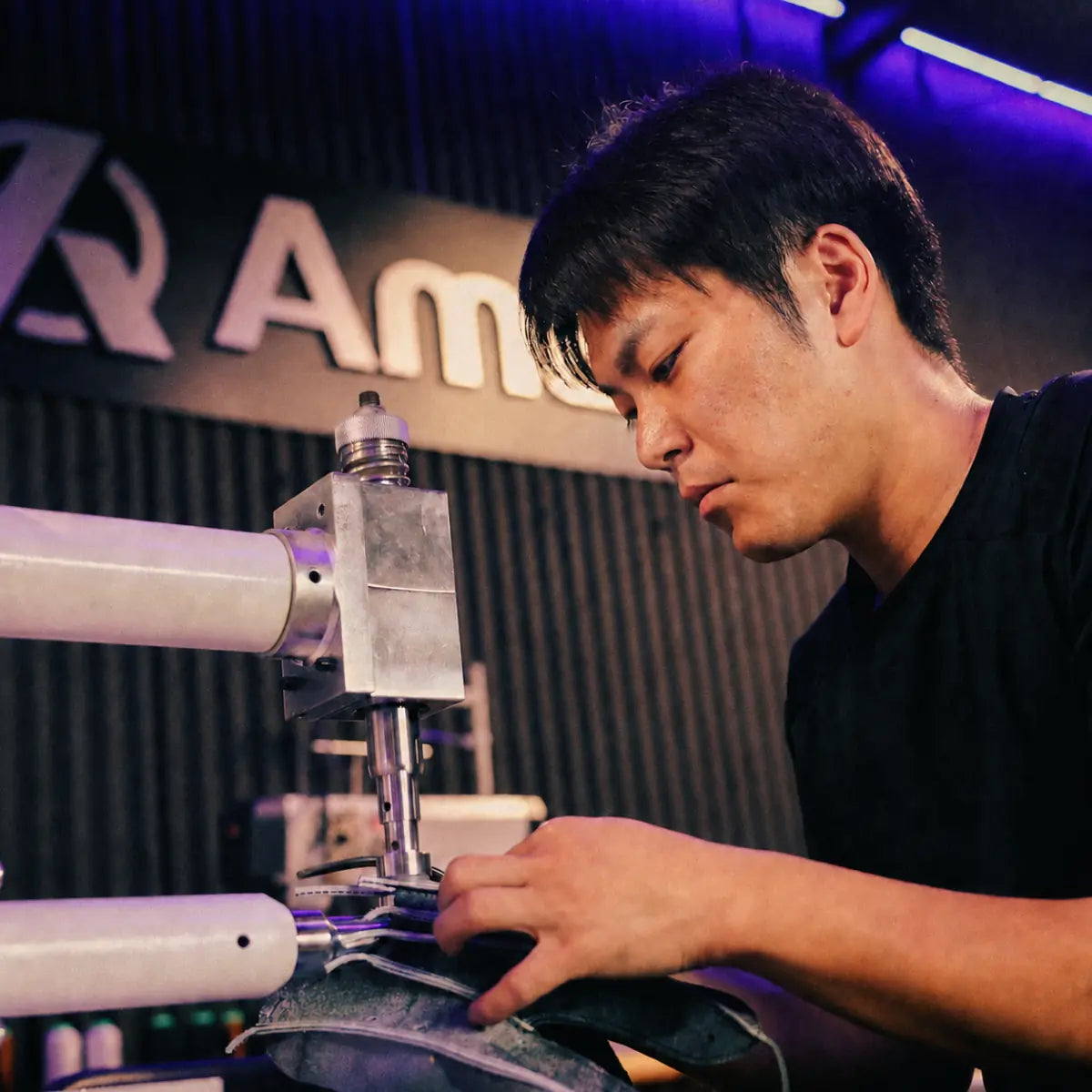 Amazingのグラブ職人